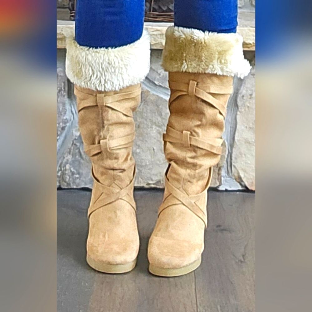 BOOTS WITH THE FUR!! SUPER CUTE! CAMEL COLOR SIZE WOMEN'S 8